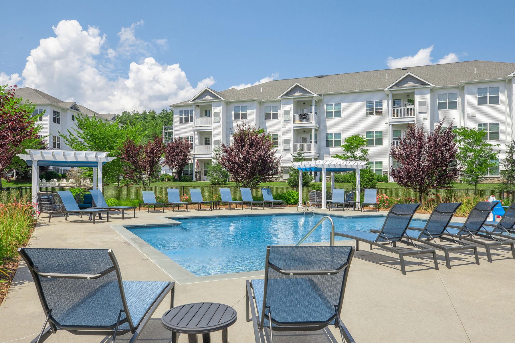 Pool and courtyard at The Pointe at Dorset Crossing, Simsbury